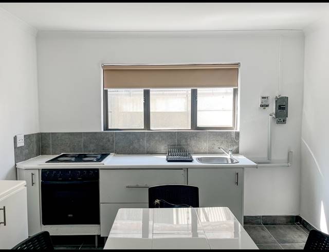 1 BEDROOM FLAT TO LET IN PINELANDS